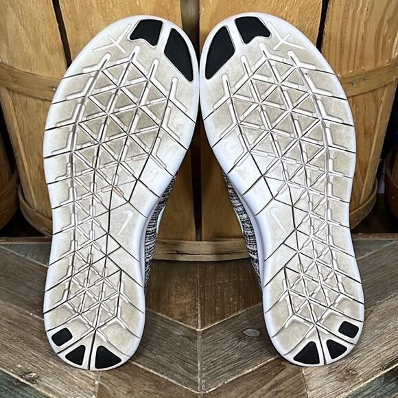 Nike Free RN Flyknit Black Gray White 880844-003 Running Shoes Womens Size 6 - Picture 9 of 10